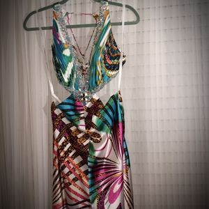 Beautiful my daughter never got to wear it.. stunning the stones